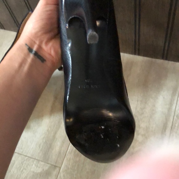 Very nice Nine West heels w/ tassels - Picture 7 of 8